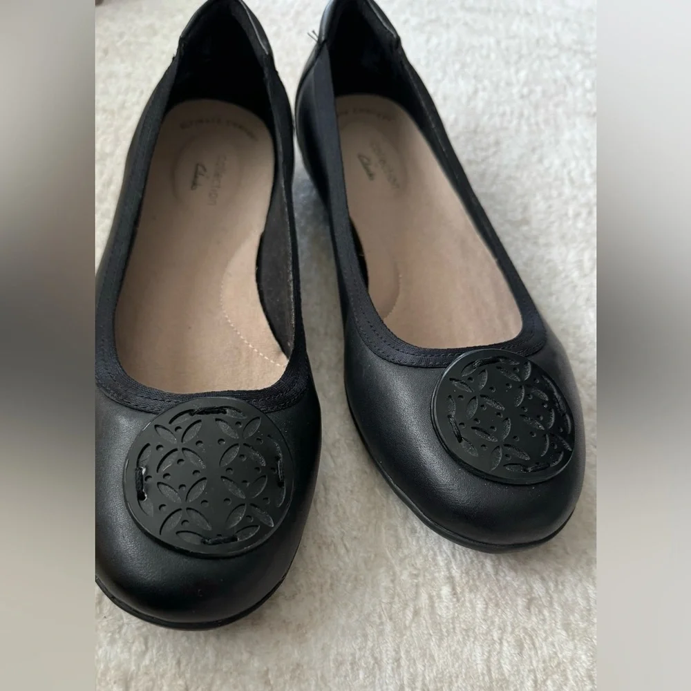 Clarks Women's Black Ballet Flats - Picture 5 of 11